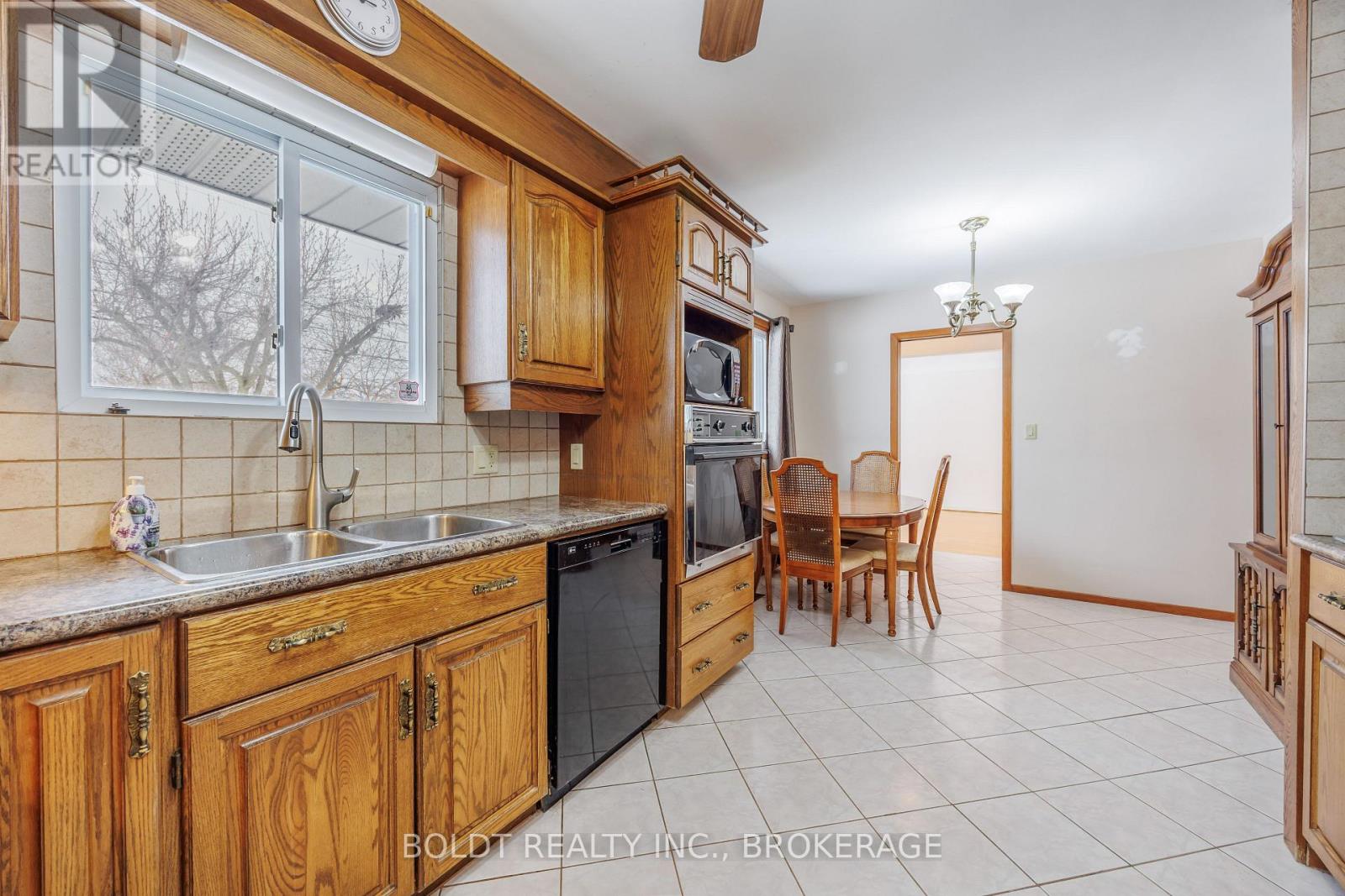 15 Nottingham Court, St. Catharines, Ontario  L2M 1L6 - Photo 9 - X12793410