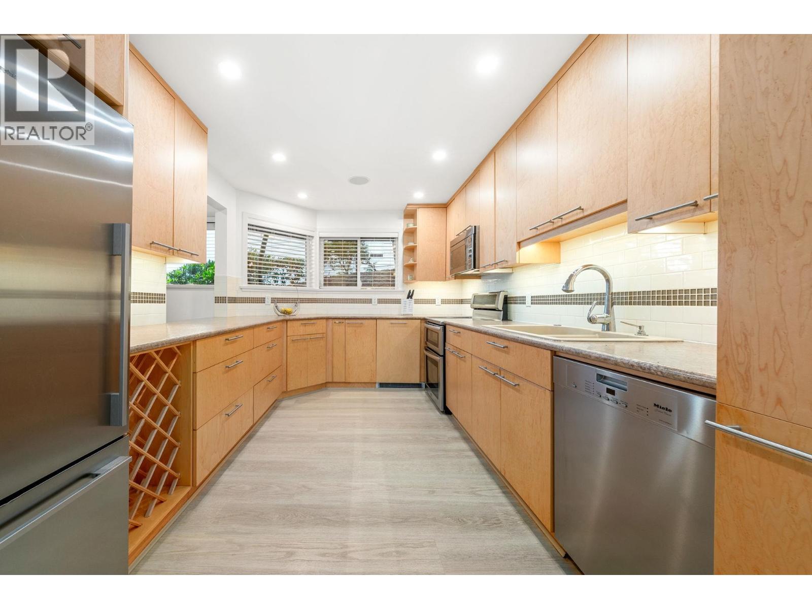 101 2408 Haywood Avenue, West Vancouver, British Columbia  V7V 1Y1 - Photo 15 - R3090231