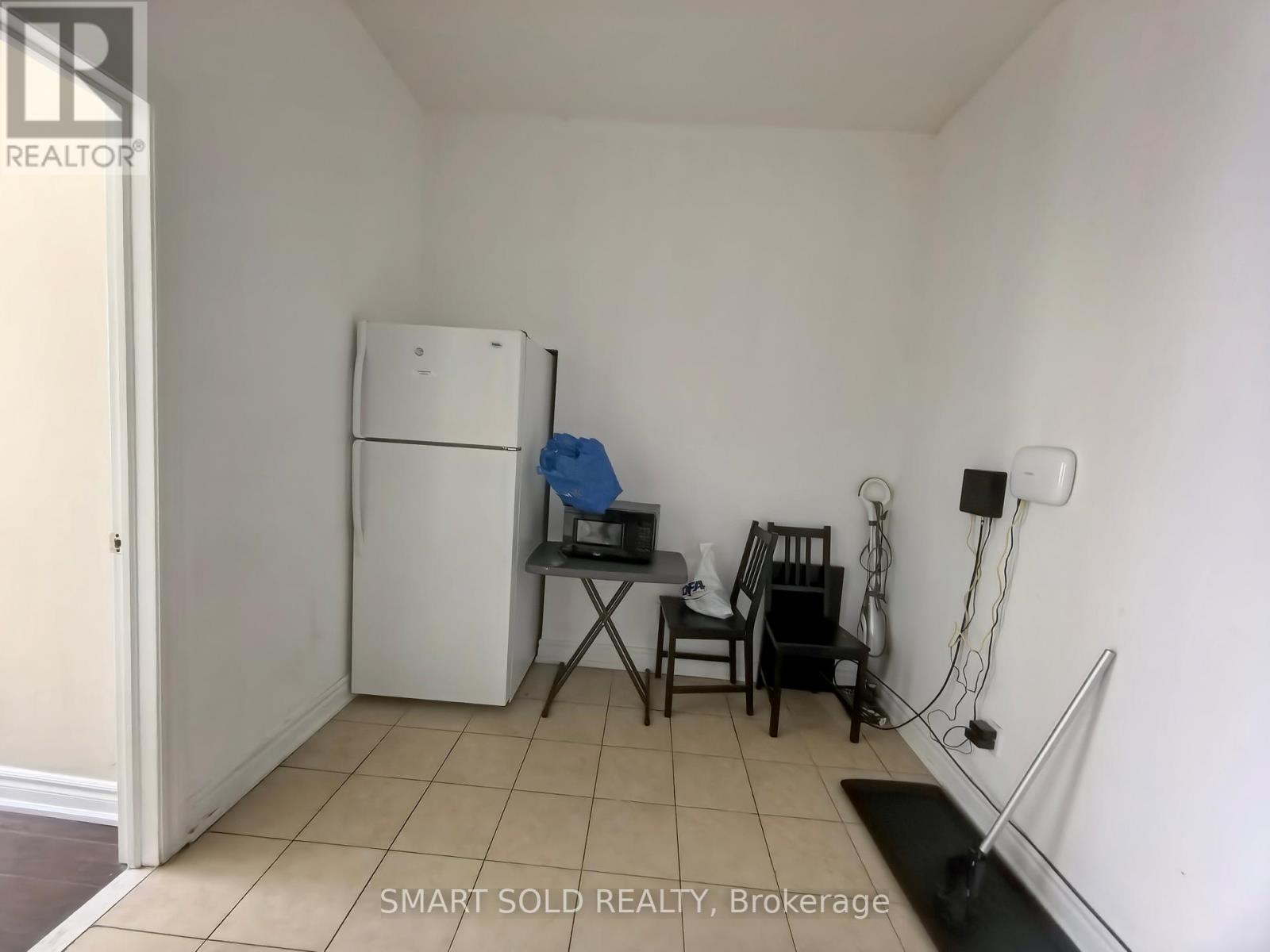 Upper 437 Bathurst Street, Toronto (Kensington-Chinatown), Ontario  M5T 2S9 - Photo 7 - C12793404