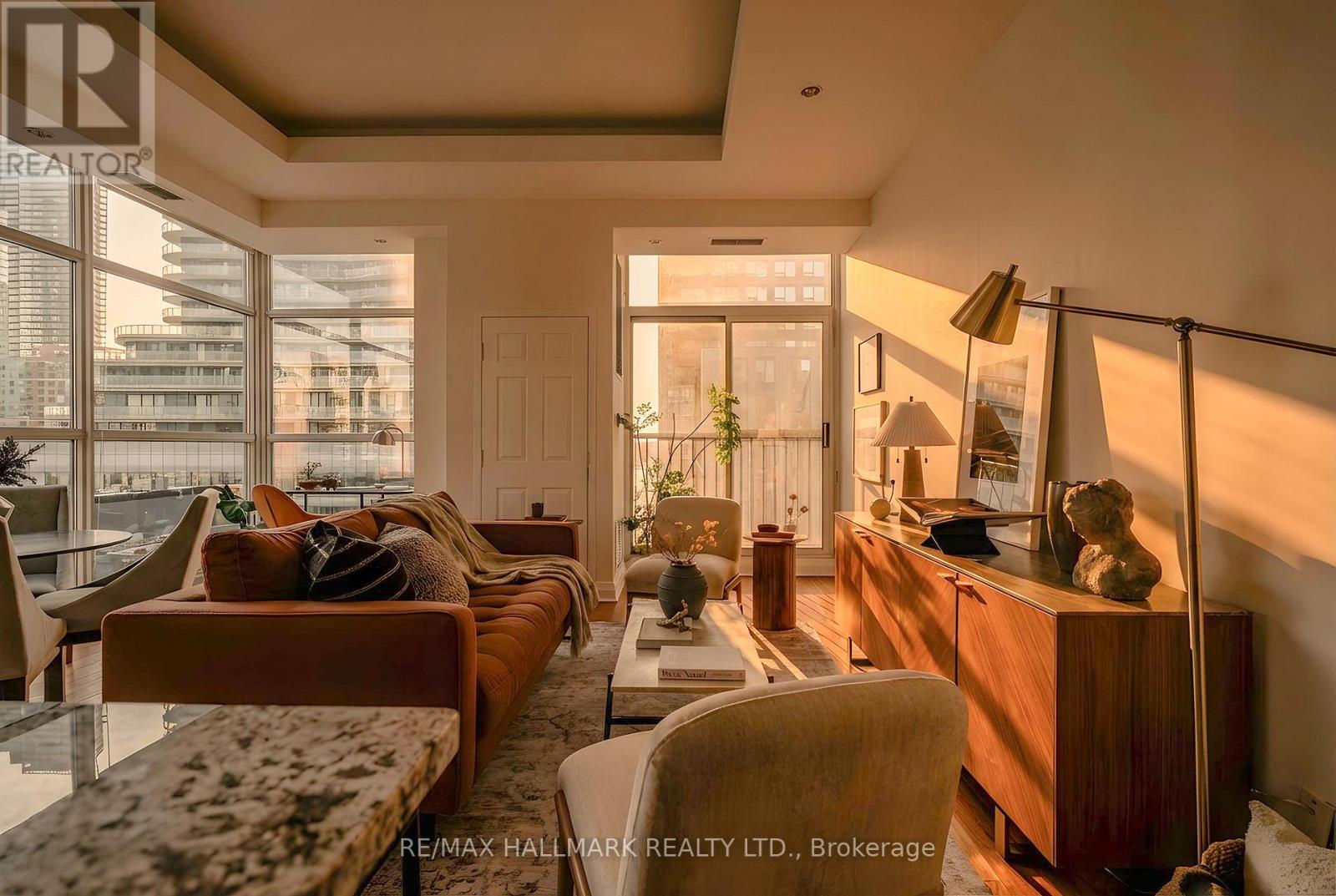 607 - 8 Wellesley Street E, Toronto, Ontario  M4Y 3B2 - Photo 1 - C12793444