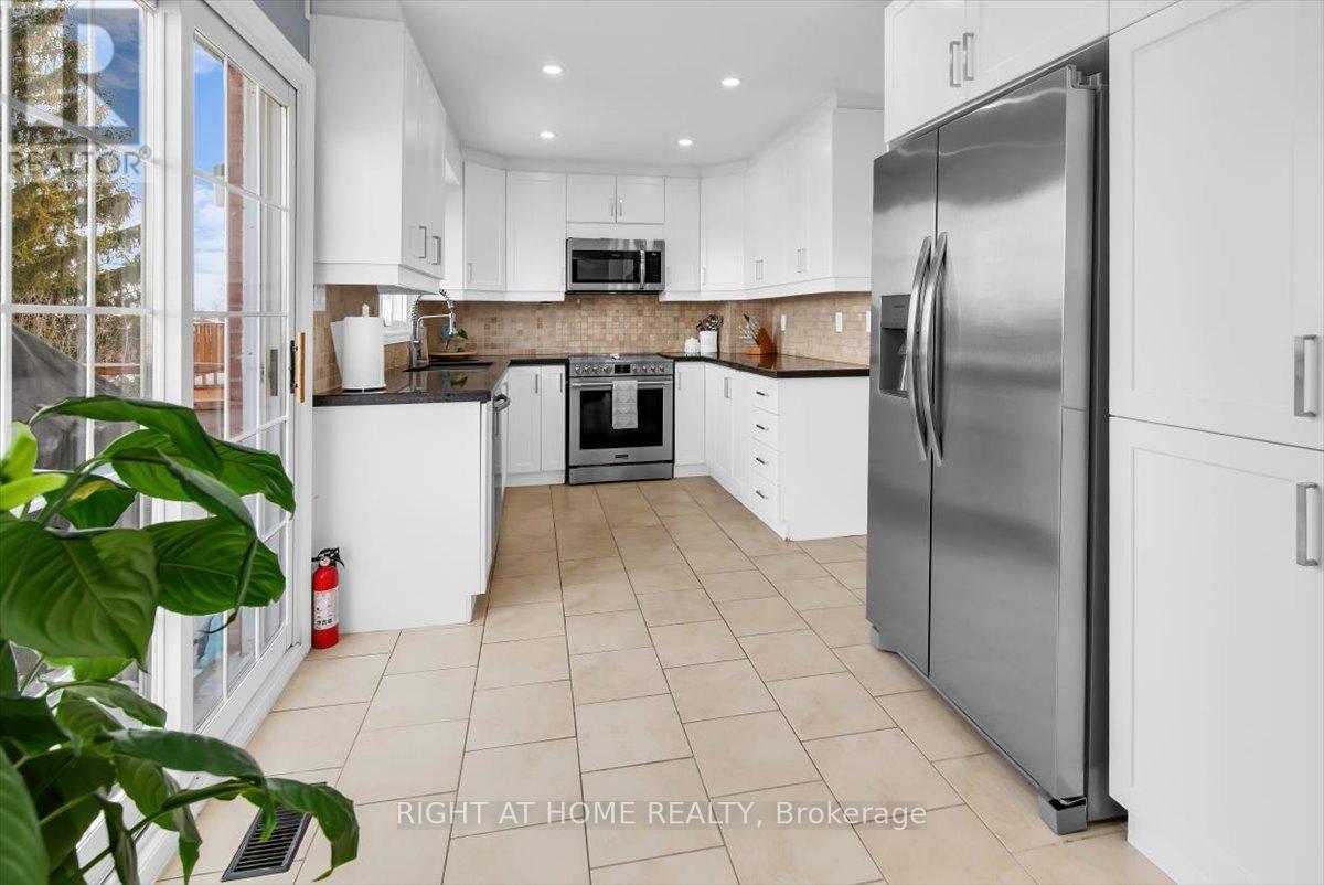 2297 Chapman Court, Pickering, Ontario  L1X 2E5 - Photo 13 - E12793394