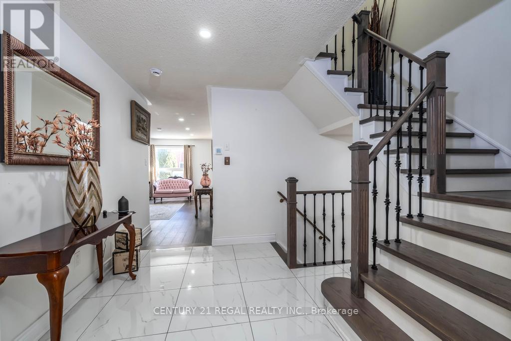 43 Waterton Crescent, Richmond Hill, Ontario  L4B 4L2 - Photo 13 - N12793316