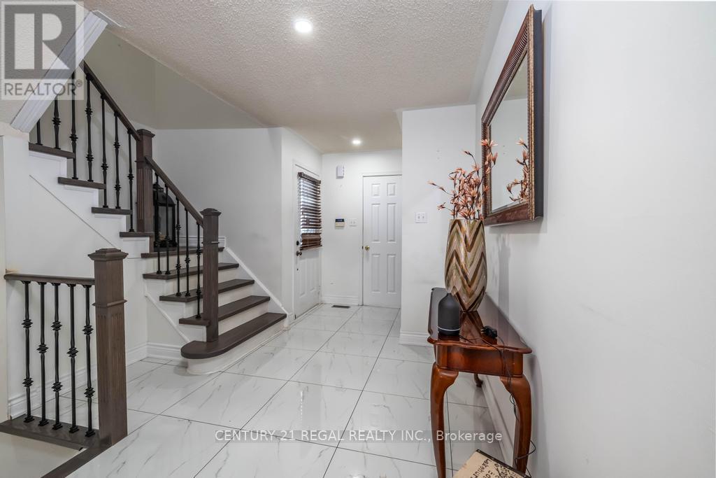 43 Waterton Crescent, Richmond Hill, Ontario  L4B 4L2 - Photo 14 - N12793316