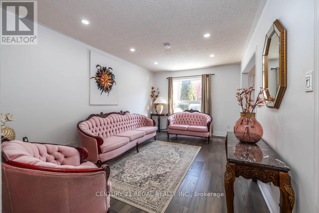 43 Waterton Crescent, Richmond Hill, Ontario  L4B 4L2 - Photo 15 - N12793316