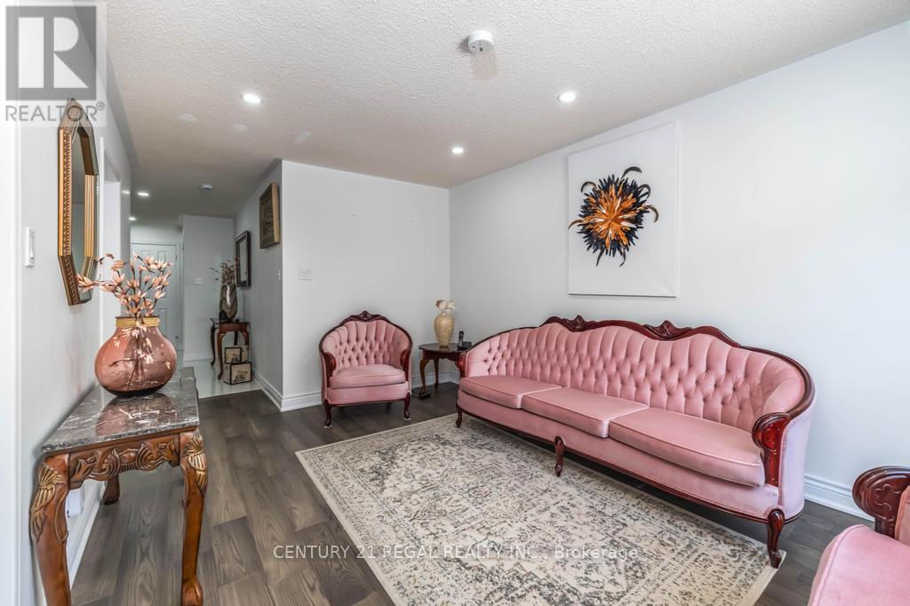 43 Waterton Crescent, Richmond Hill, Ontario  L4B 4L2 - Photo 16 - N12793316