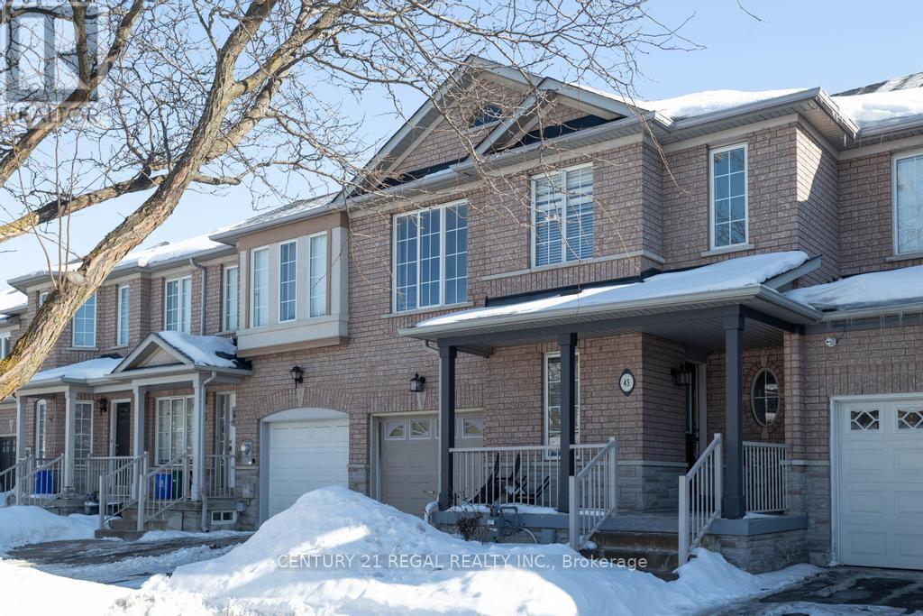 43 Waterton Crescent, Richmond Hill, Ontario  L4B 4L2 - Photo 4 - N12793316
