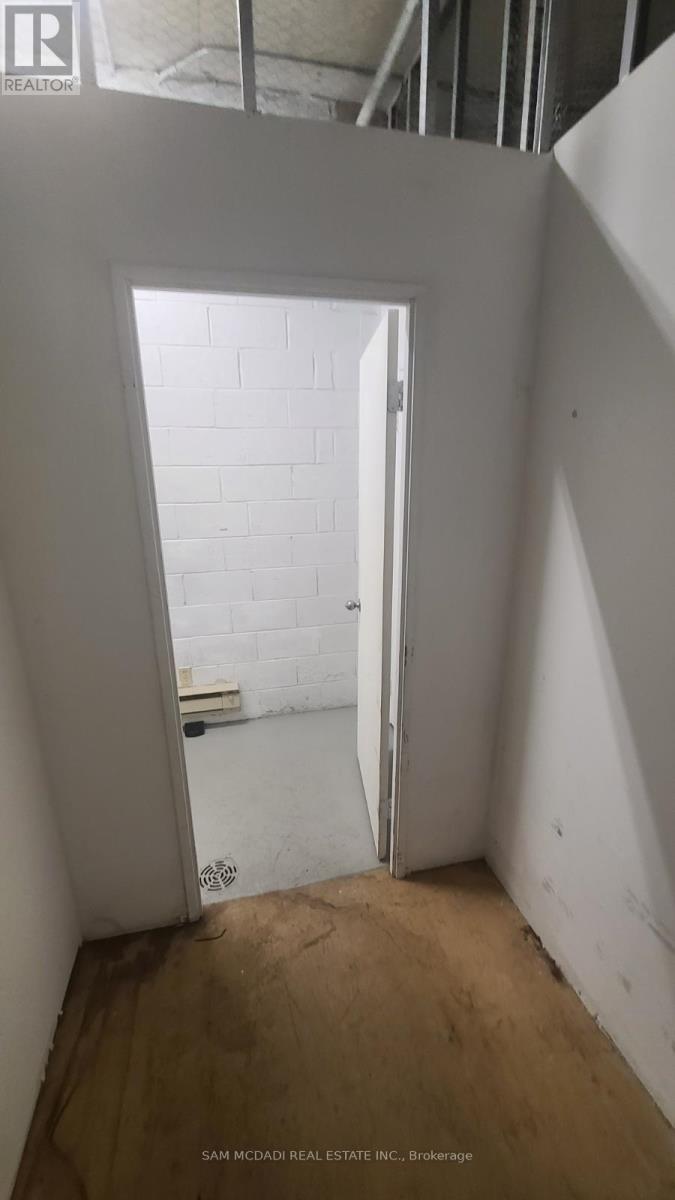 1105 - 75 King Street E, Mississauga, Ontario  L5A 4G5 - Photo 33 - W12792384