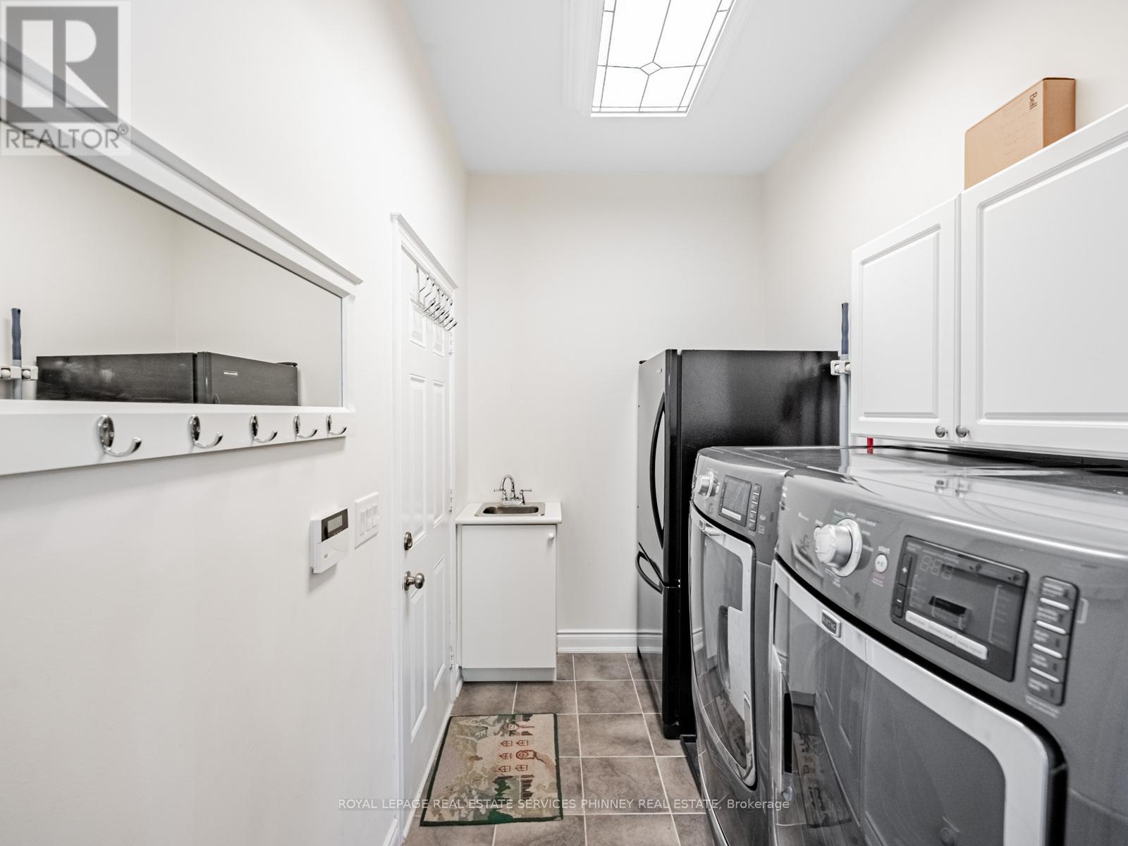 130 Innville Crescent, Oakville, Ontario  L6L 0B8 - Photo 12 - W12793306