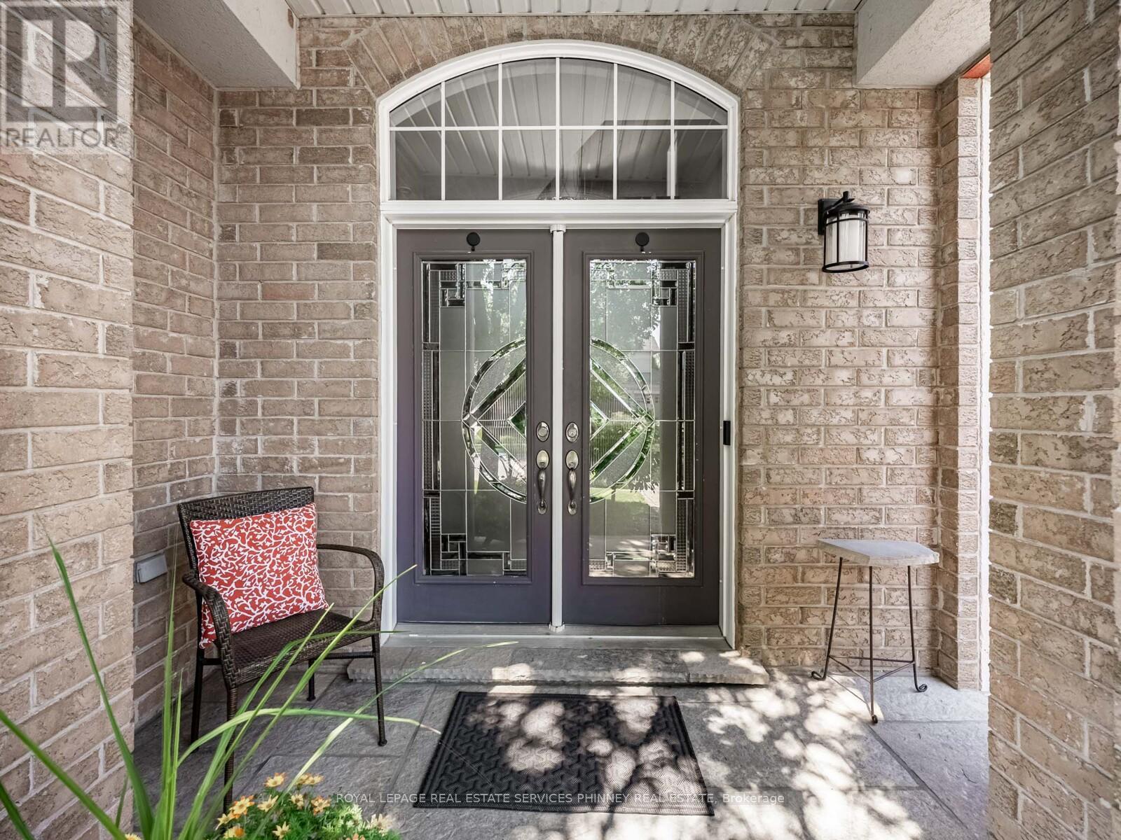 130 Innville Crescent, Oakville, Ontario  L6L 0B8 - Photo 2 - W12793306