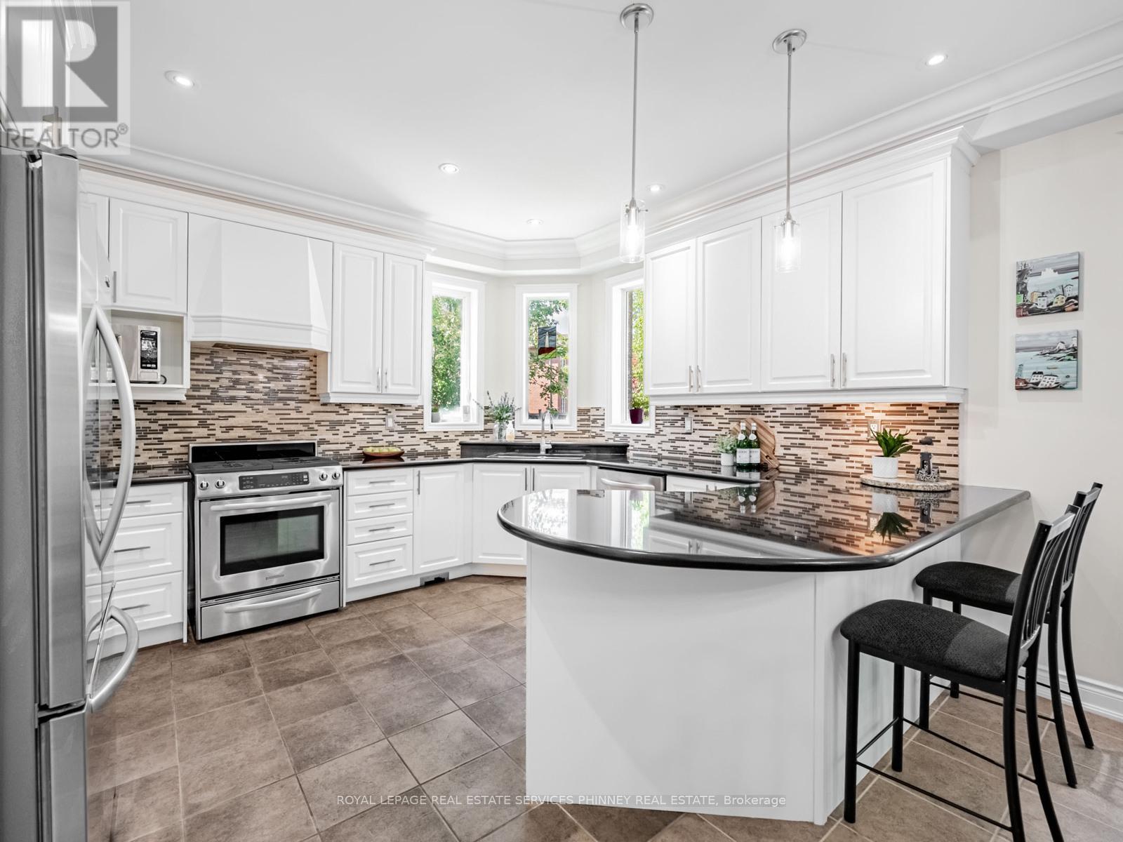 130 Innville Crescent, Oakville, Ontario  L6L 0B8 - Photo 7 - W12793306