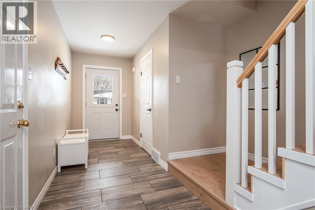 37 Duke Street, Elmira, Ontario  N3B 2X4 - Photo 4 - 40802949