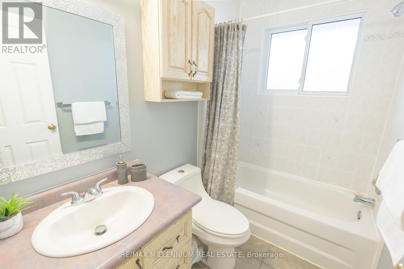 50 Stevens Crescent, Halton Hills, Ontario  L7G 1B6 - Photo 3 - W12793322