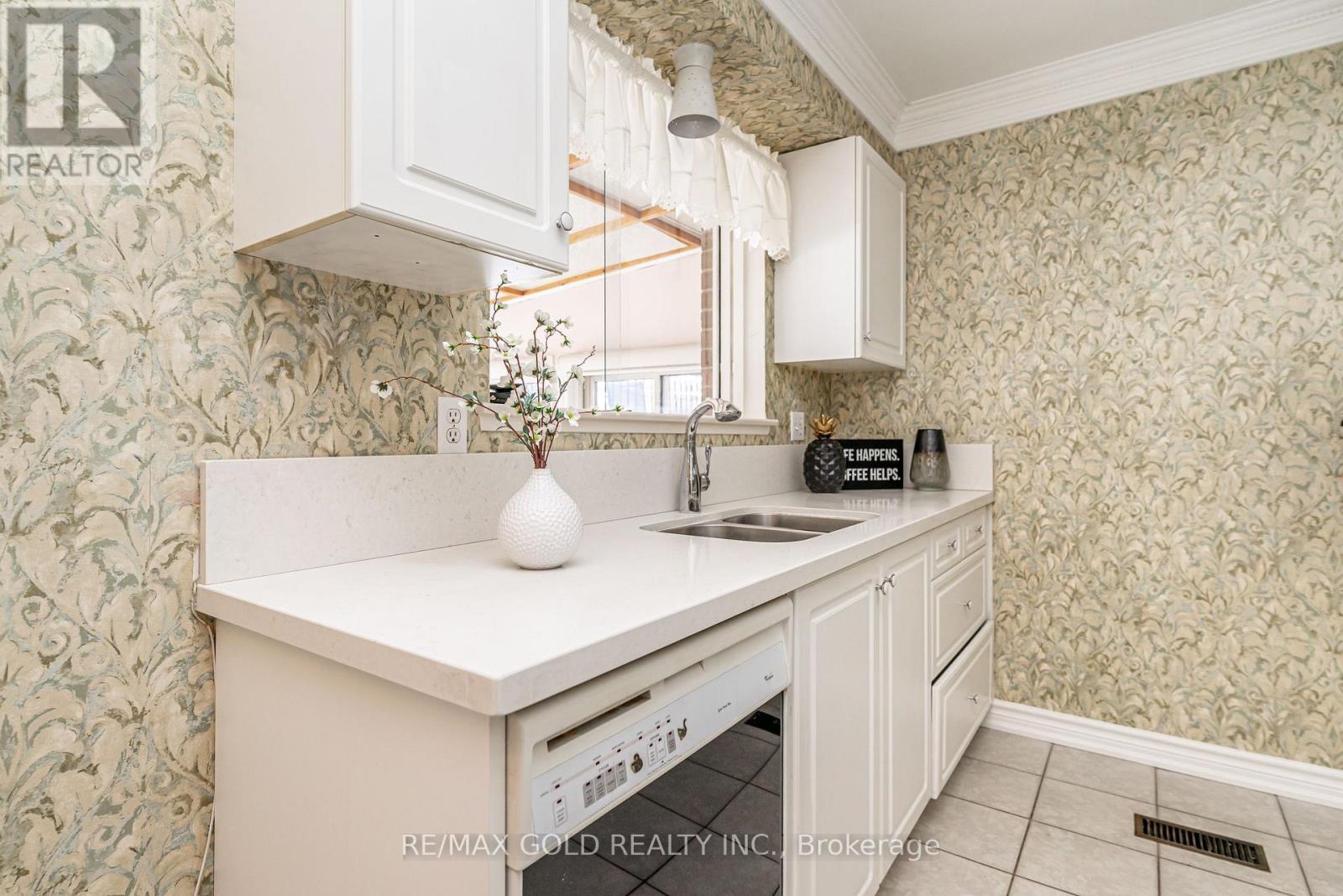 29 Chesterfield Road, Brampton, Ontario  L6W 1L2 - Photo 17 - W12793356