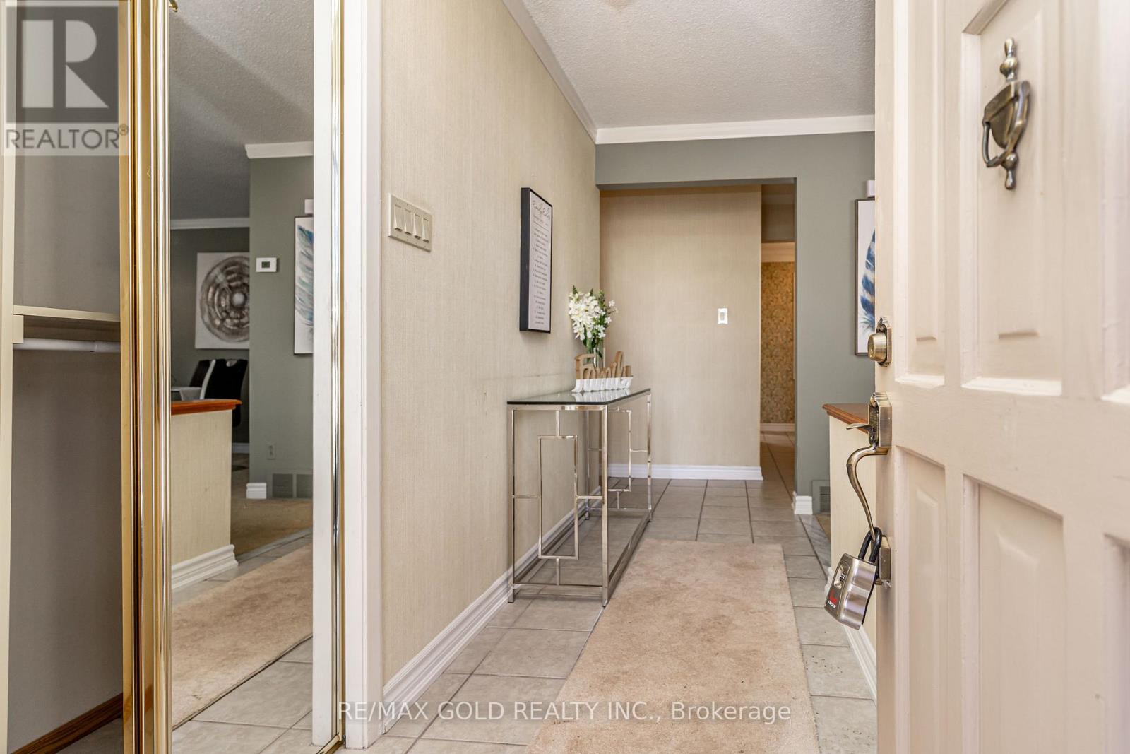 29 Chesterfield Road, Brampton, Ontario  L6W 1L2 - Photo 5 - W12793356