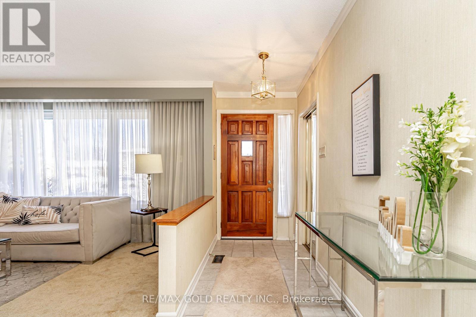 29 Chesterfield Road, Brampton, Ontario  L6W 1L2 - Photo 6 - W12793356