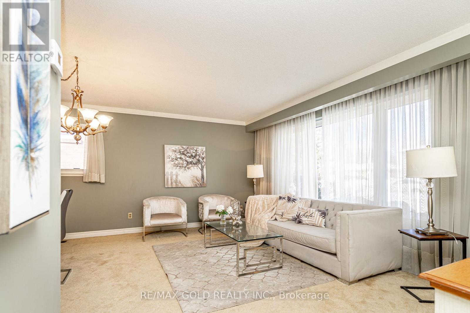 29 Chesterfield Road, Brampton, Ontario  L6W 1L2 - Photo 7 - W12793356