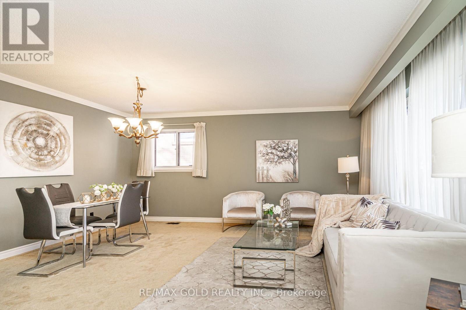 29 Chesterfield Road, Brampton, Ontario  L6W 1L2 - Photo 9 - W12793356