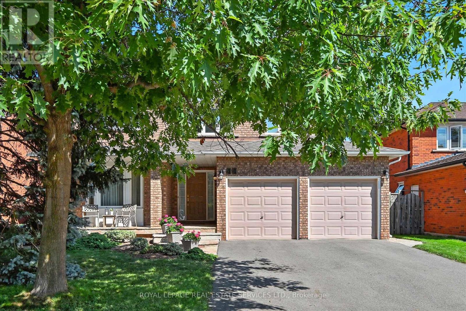 44 Inverhuron Trail, Oakville, Ontario  L6H 5Z7 - Photo 1 - W12793398