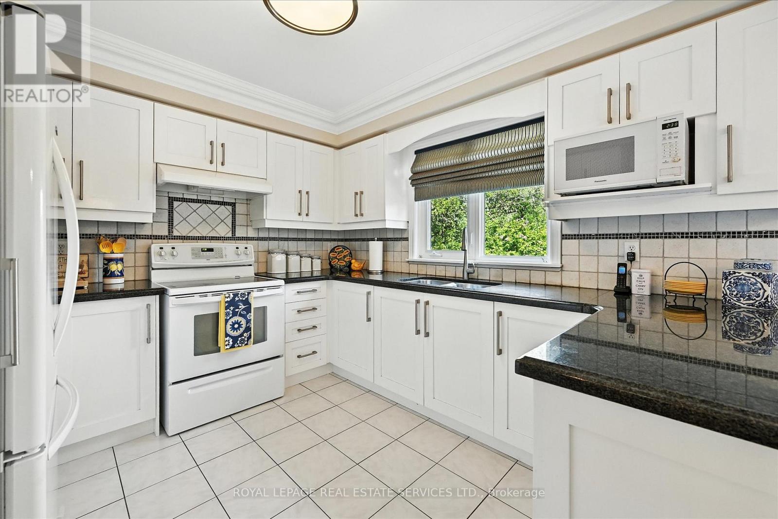 44 Inverhuron Trail, Oakville, Ontario  L6H 5Z7 - Photo 11 - W12793398