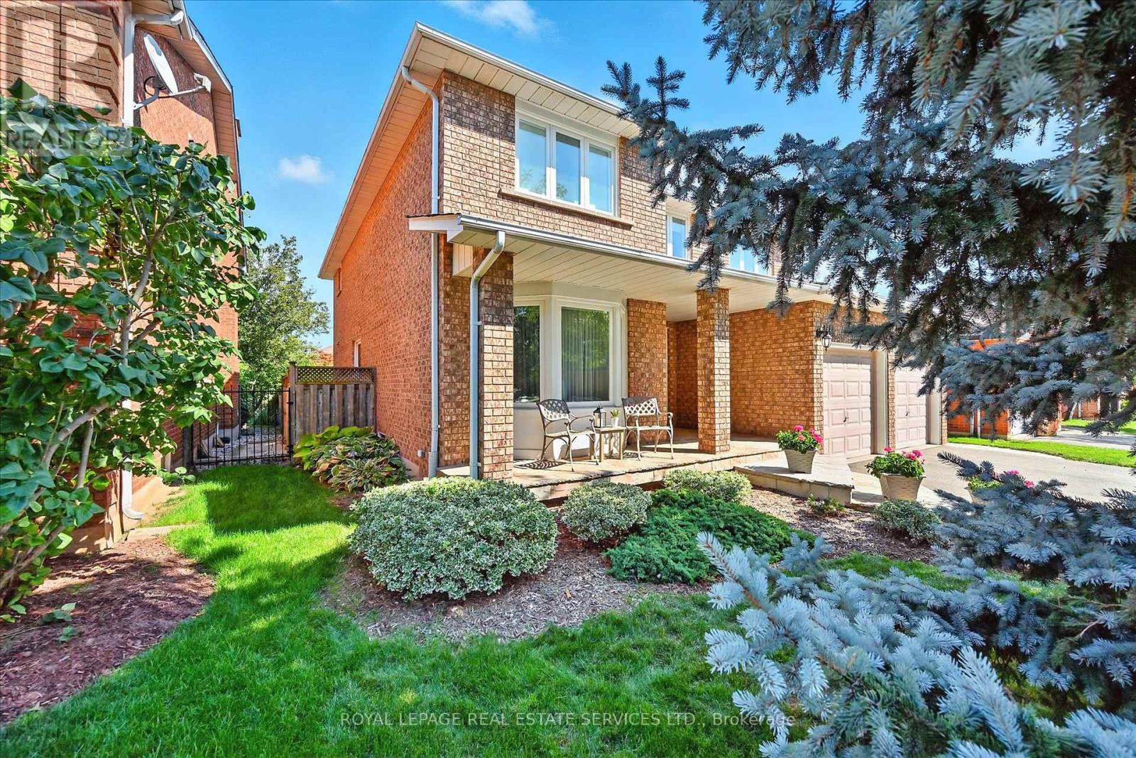 44 Inverhuron Trail, Oakville, Ontario  L6H 5Z7 - Photo 3 - W12793398