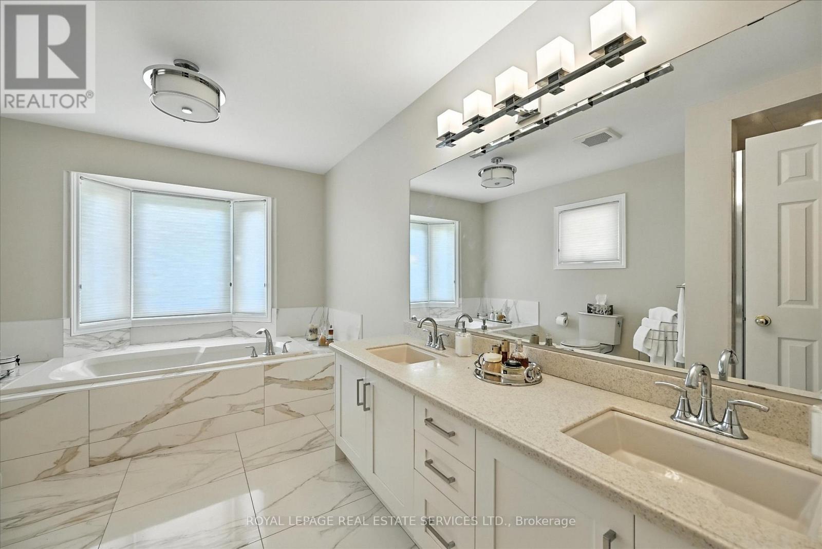 44 Inverhuron Trail, Oakville, Ontario  L6H 5Z7 - Photo 31 - W12793398