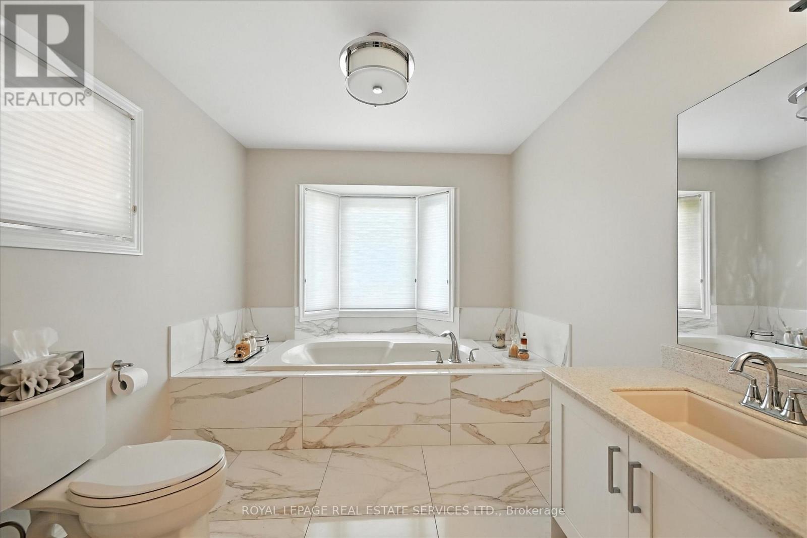 44 Inverhuron Trail, Oakville, Ontario  L6H 5Z7 - Photo 32 - W12793398