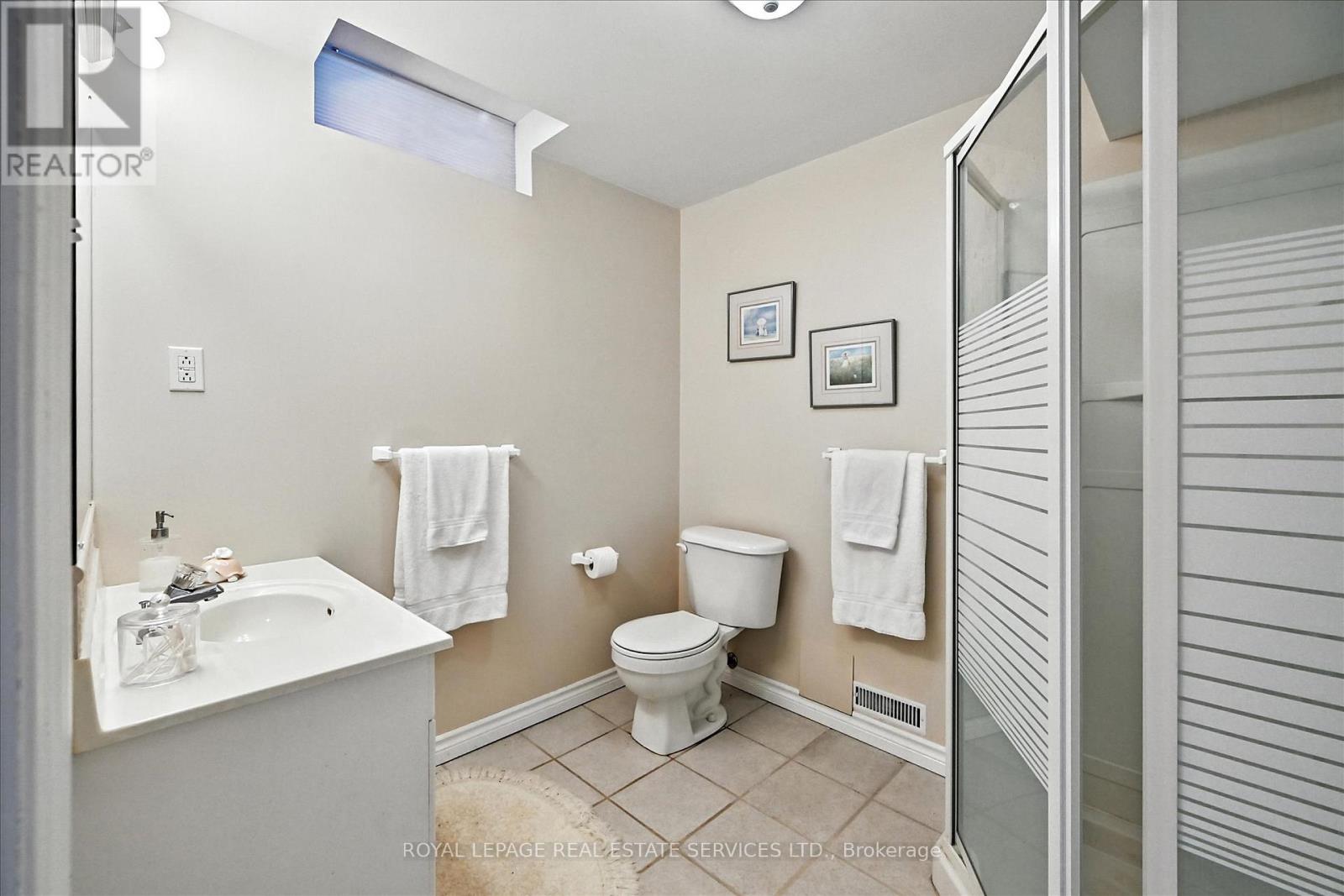 44 Inverhuron Trail, Oakville, Ontario  L6H 5Z7 - Photo 38 - W12793398