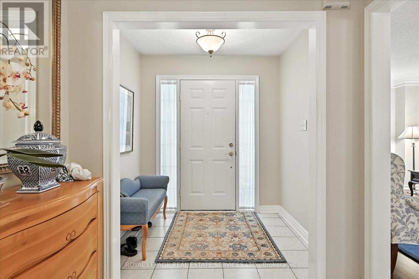 44 Inverhuron Trail, Oakville, Ontario  L6H 5Z7 - Photo 5 - W12793398