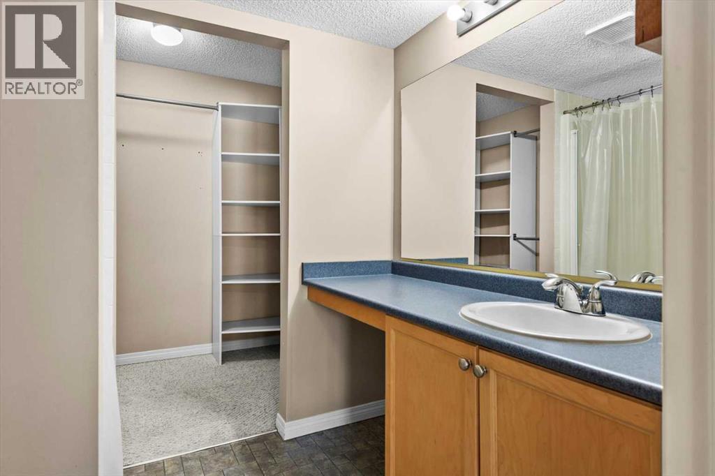 109, 345 Rocky Vista Park Nw, Calgary, Alberta  T3G 5K6 - Photo 10 - A2282267