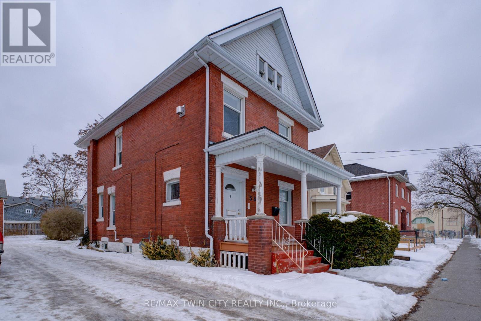 38 Nelson Street, Brantford, Ontario  N3T 2M8 - Photo 2 - X12793414