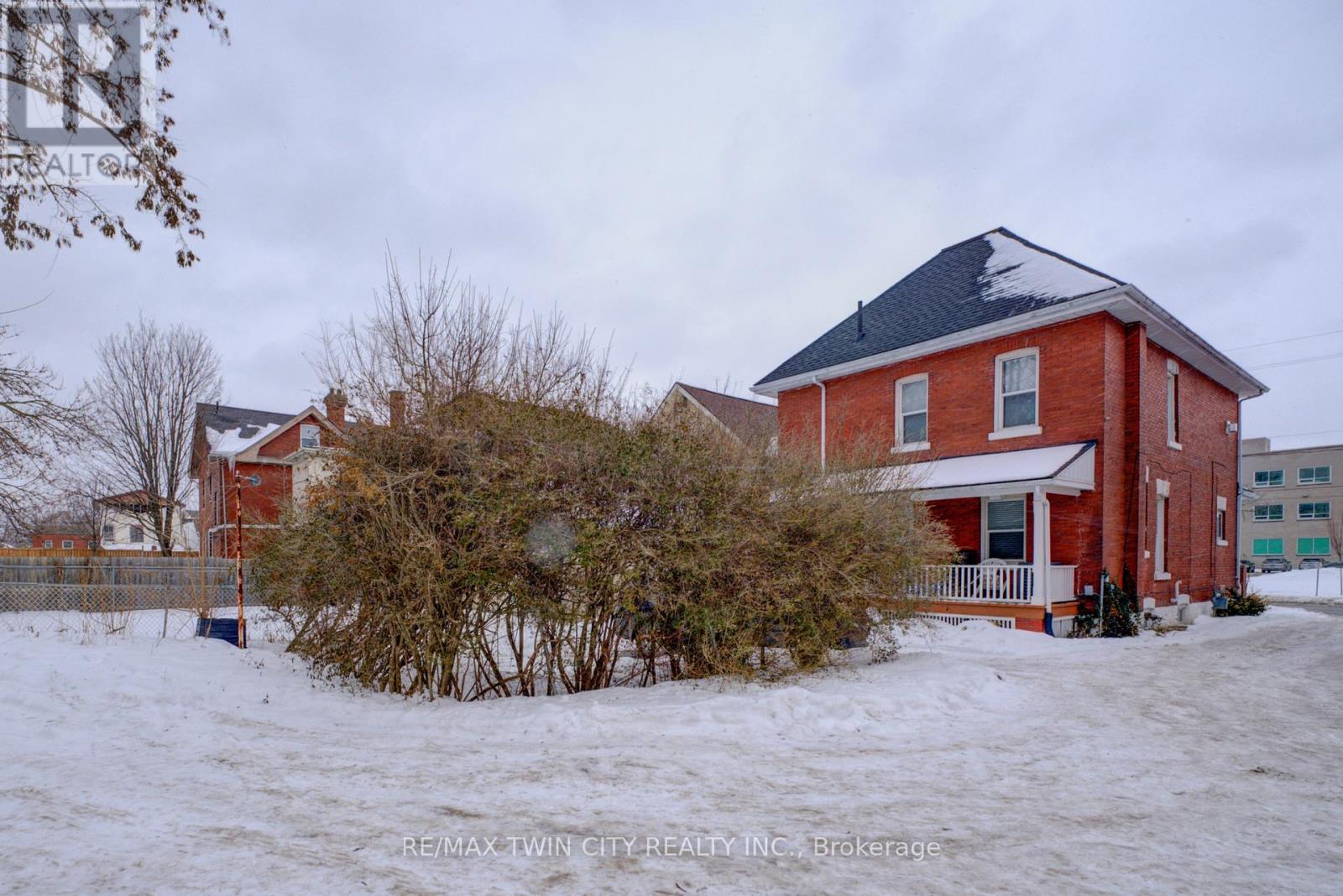 38 Nelson Street, Brantford, Ontario  N3T 2M8 - Photo 32 - X12793414