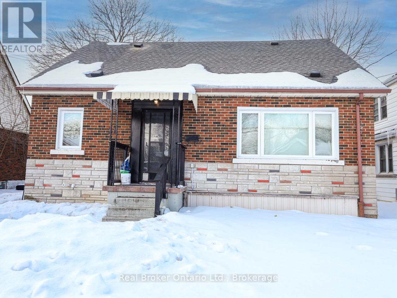 28 West 3rd Street, Hamilton, Ontario  L9C 3J7 - Photo 1 - X12793462