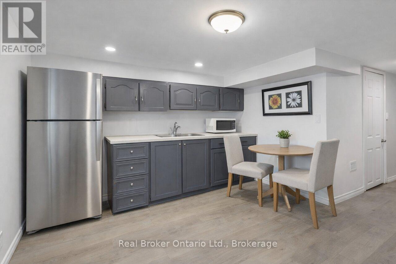 28 West 3rd Street, Hamilton, Ontario  L9C 3J7 - Photo 14 - X12793462