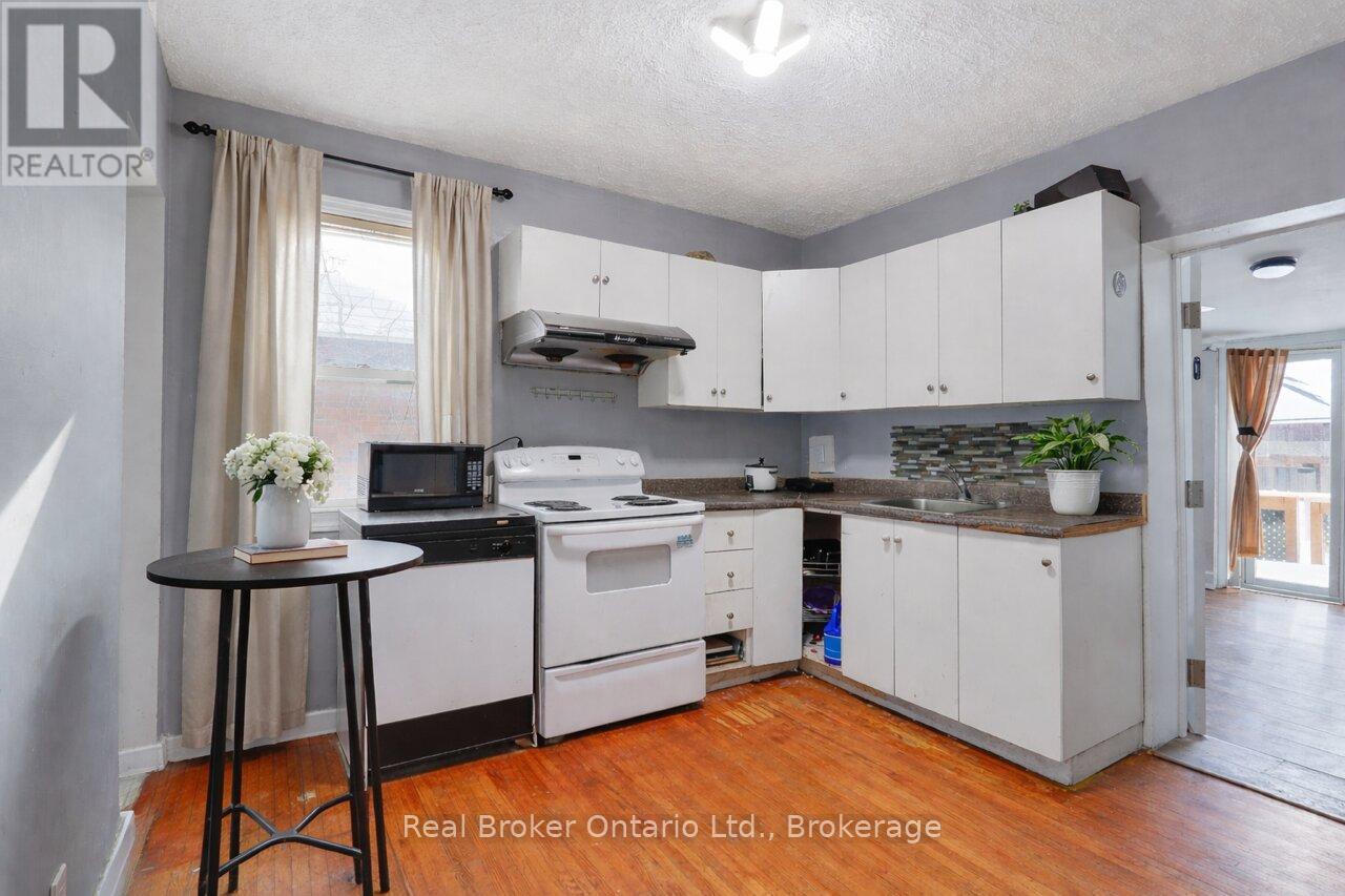 28 West 3rd Street, Hamilton, Ontario  L9C 3J7 - Photo 6 - X12793462