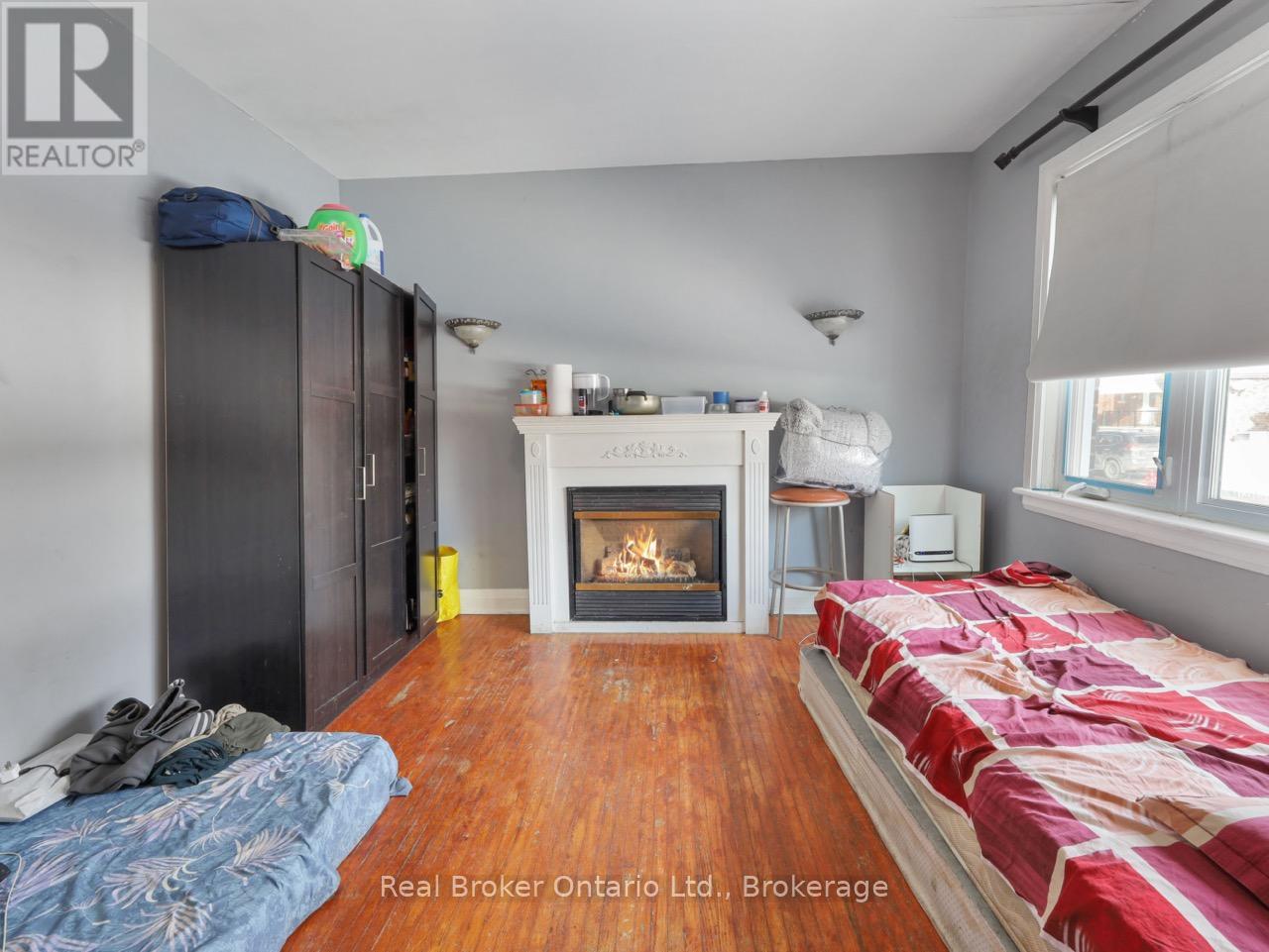 28 West 3rd Street, Hamilton, Ontario  L9C 3J7 - Photo 9 - X12793462