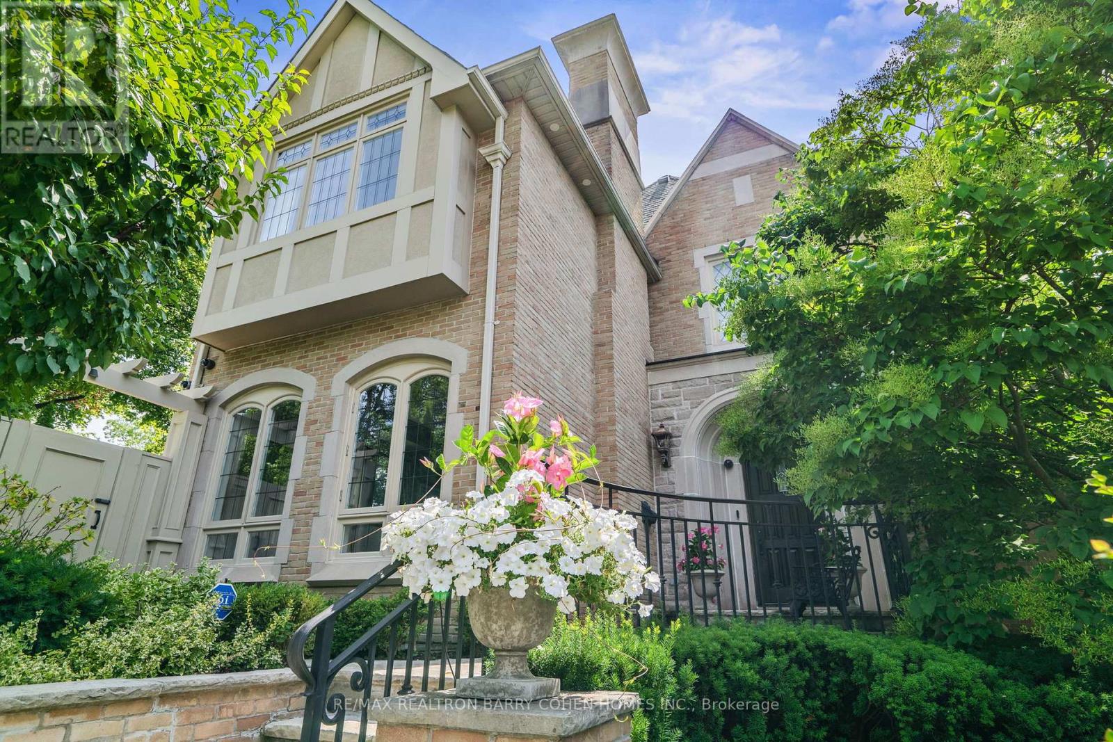 100 Old Forest Hill Road, Toronto, Ontario  M5P 2R5 - Photo 3 - C12793418