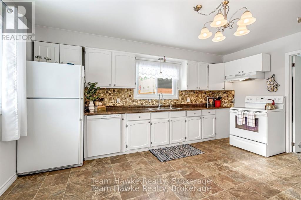 264 Kingfisher Avenue, Tay, Ontario  L0K 1R0 - Photo 9 - S12793668