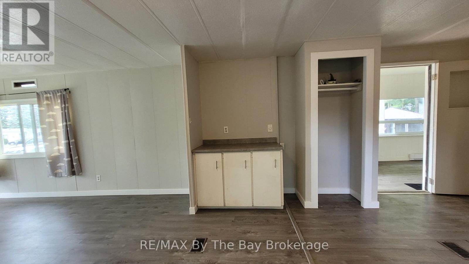 50 Georgian Glen Drive, Wasaga Beach, Ontario  L9Z 1K7 - Photo 4 - S12793742