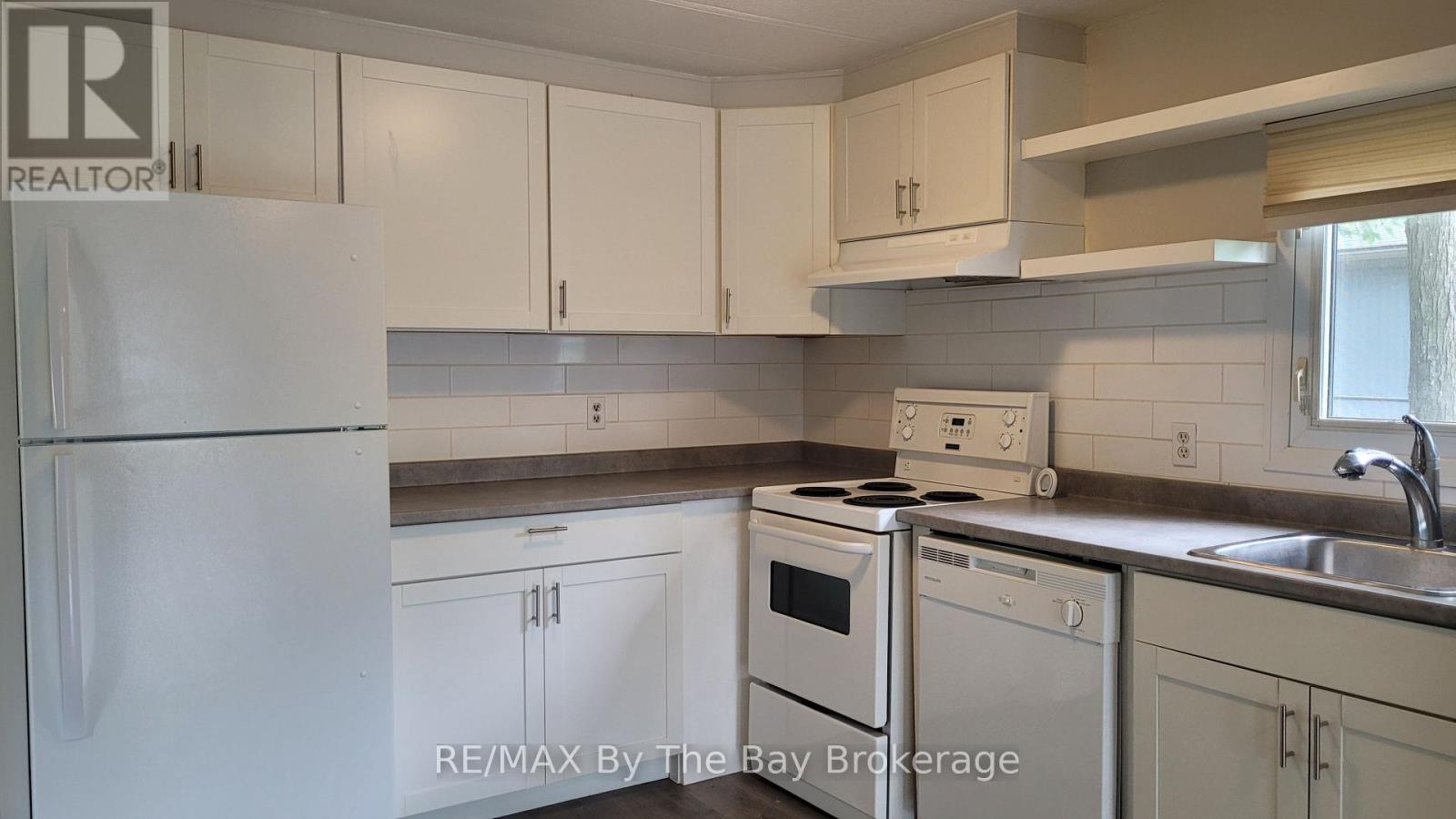 50 Georgian Glen Drive, Wasaga Beach, Ontario  L9Z 1K7 - Photo 6 - S12793742