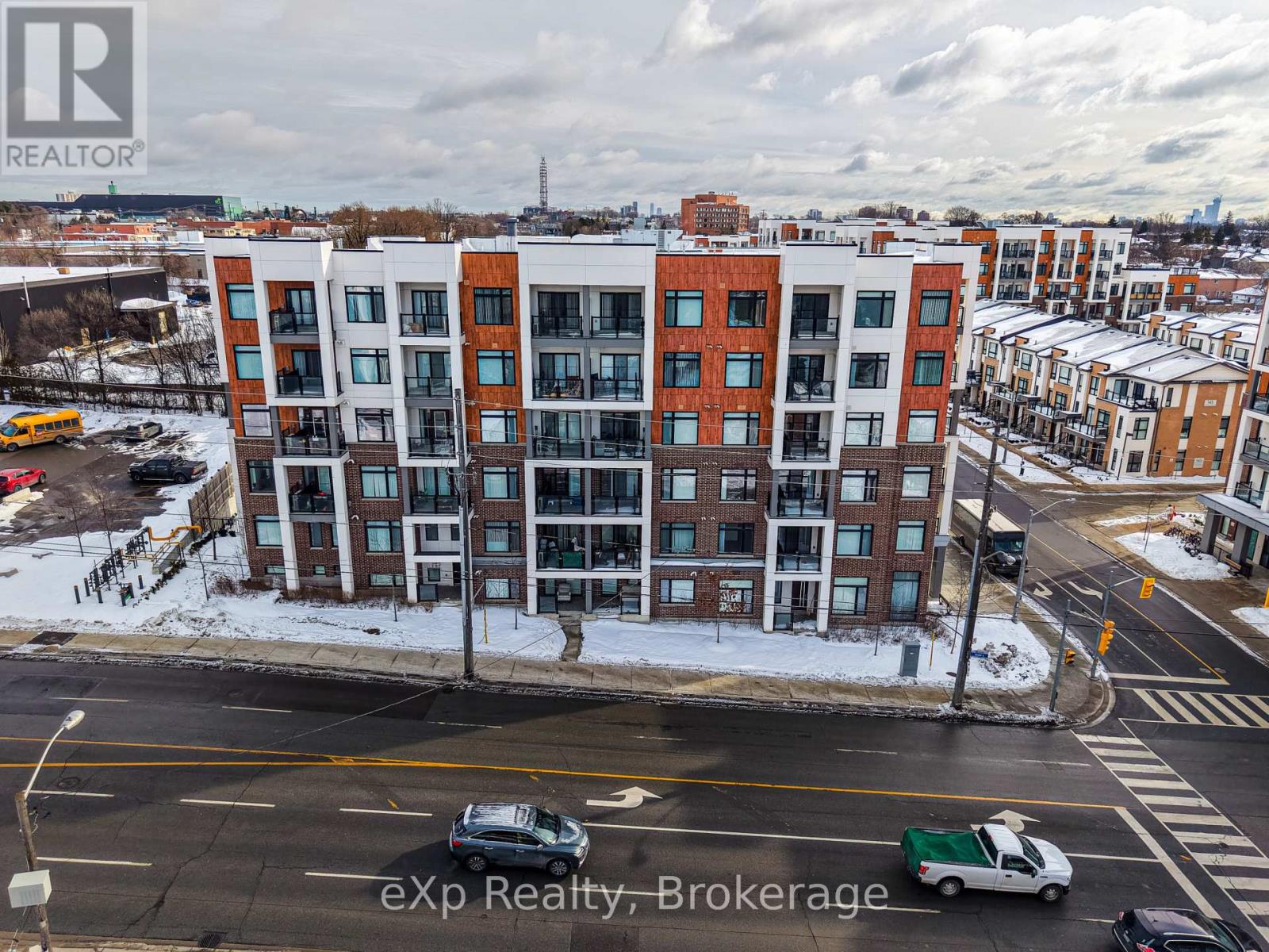 410 - 160 Canon Jackson Drive, Toronto, Ontario  M6M 0B6 - Photo 3 - W12793722