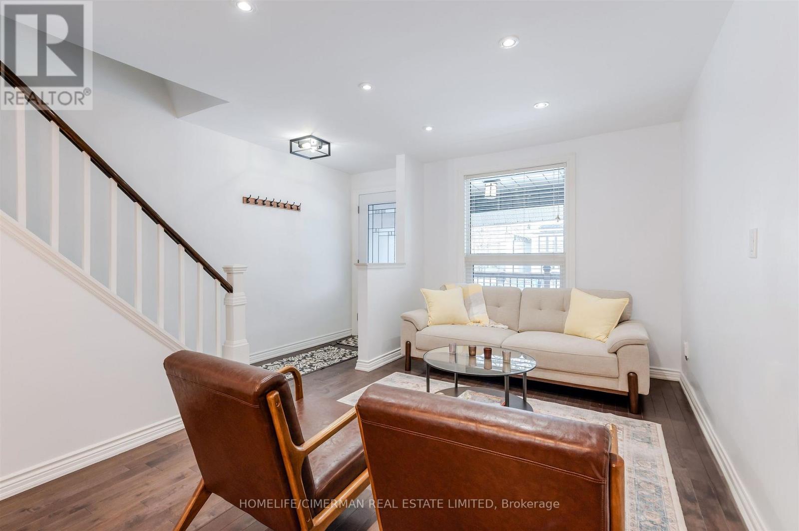 195 Torrens Avenue, Toronto, Ontario  M4J 2P6 - Photo 9 - E12792414