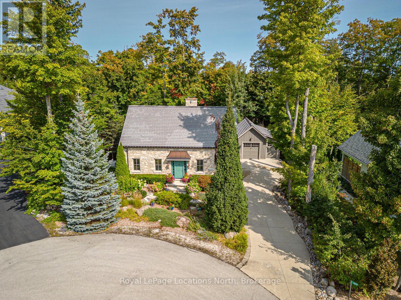 107 Stuart Court, Blue Mountains, Ontario  N0H 2P0 - Photo 2 - X12793452