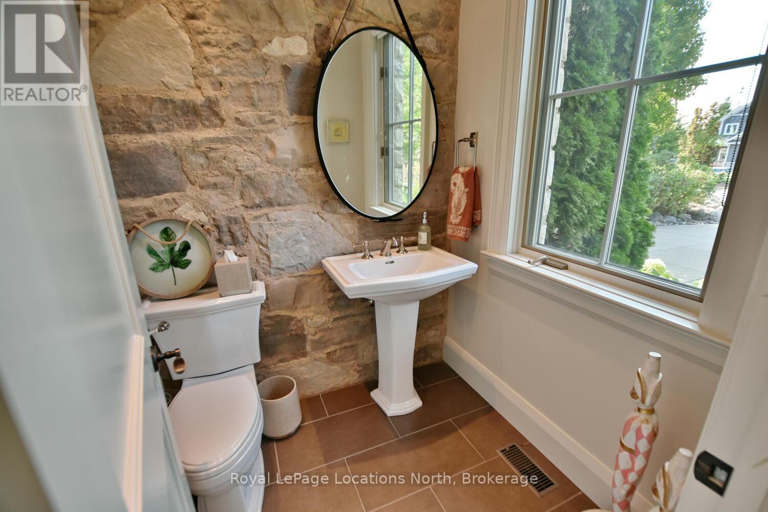 107 Stuart Court, Blue Mountains, Ontario  N0H 2P0 - Photo 6 - X12793452