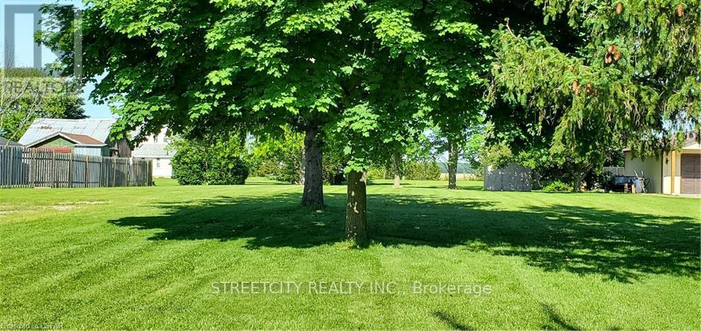 <div class="slider-price">$129,900</div><p>3126 Queen Street, Brooke-Alvinston, Ontario</p>