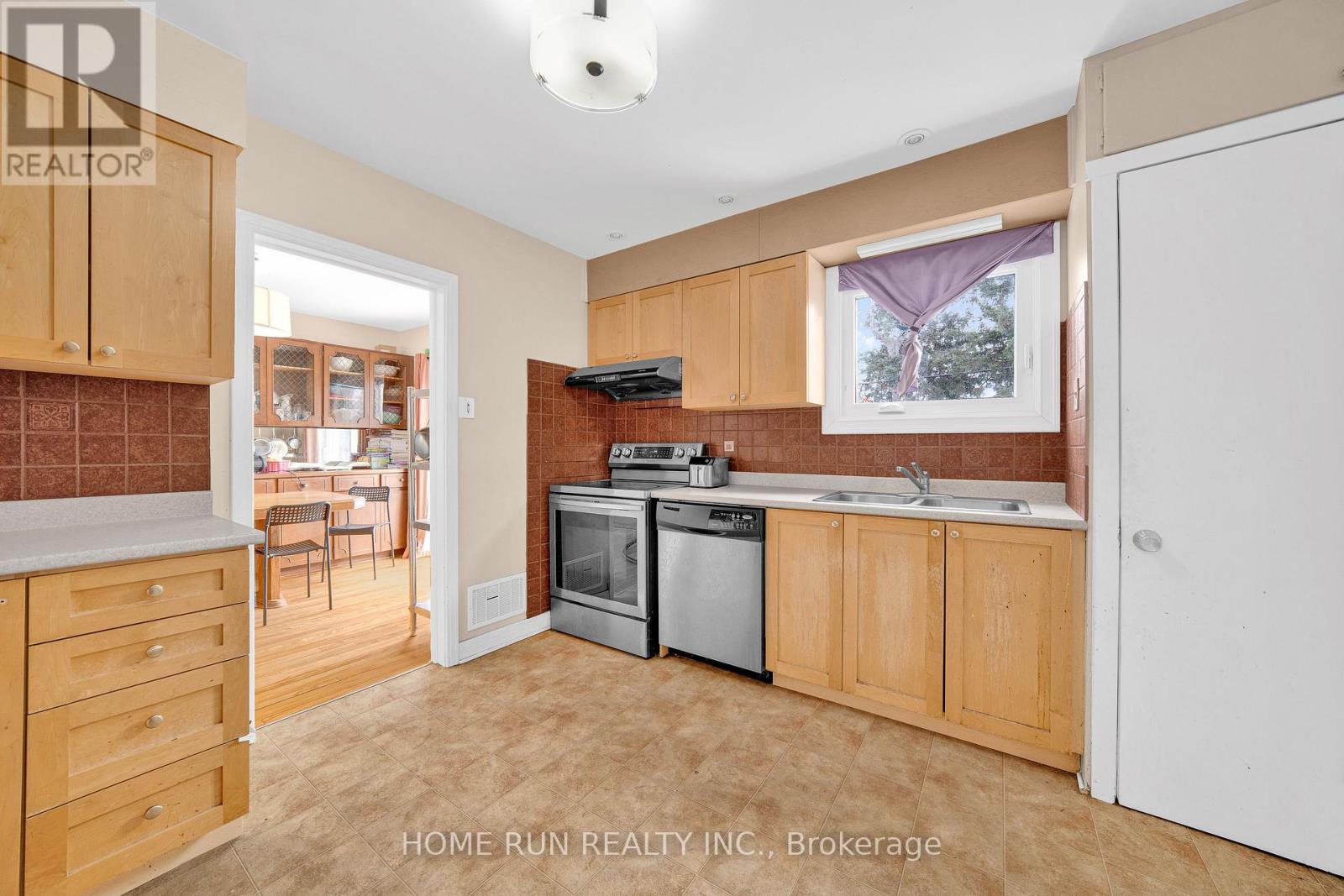 546 Donald Street, Ottawa, Ontario  K1K 1L7 - Photo 6 - X12793692