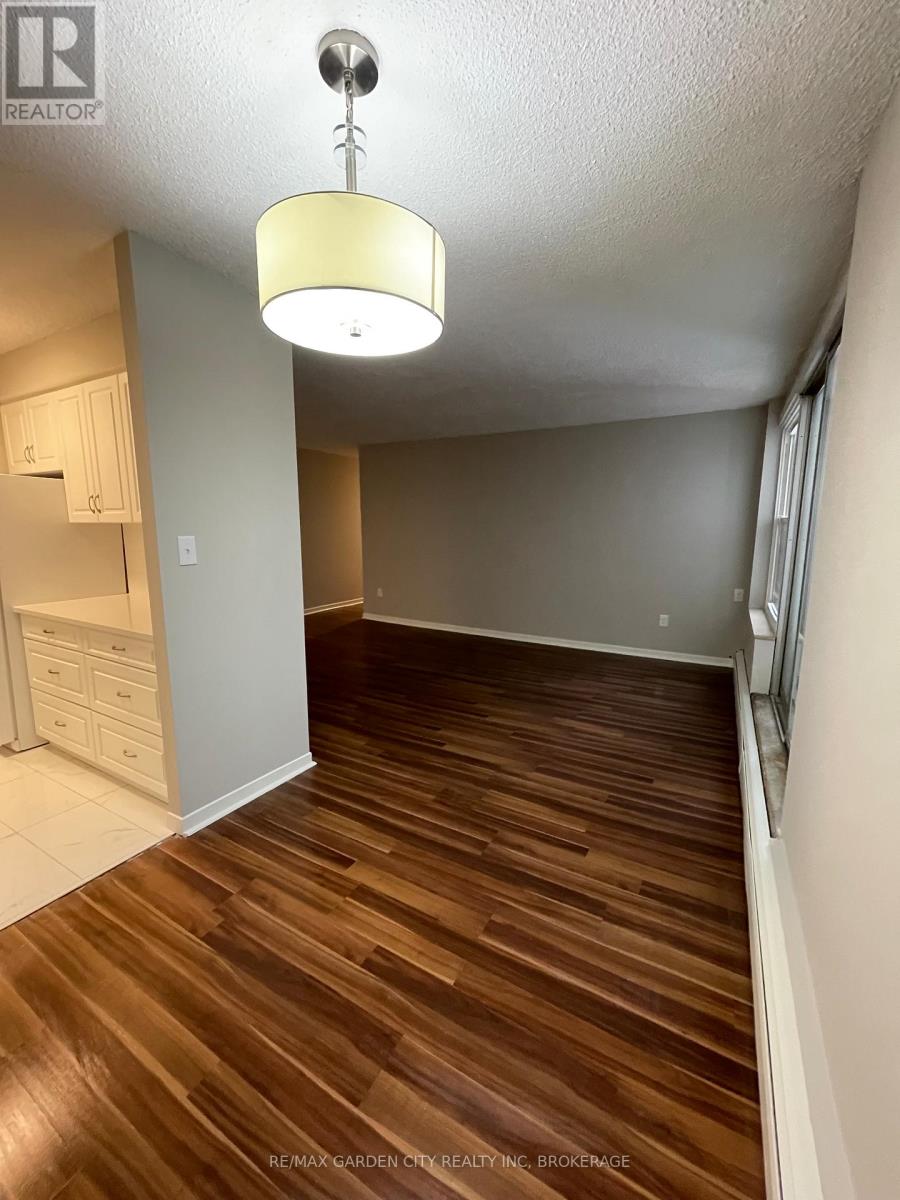 151 Plymouth Road, Welland (Lincoln/crowland), Ontario  L3B 3C8 - Photo 5 - X12793712