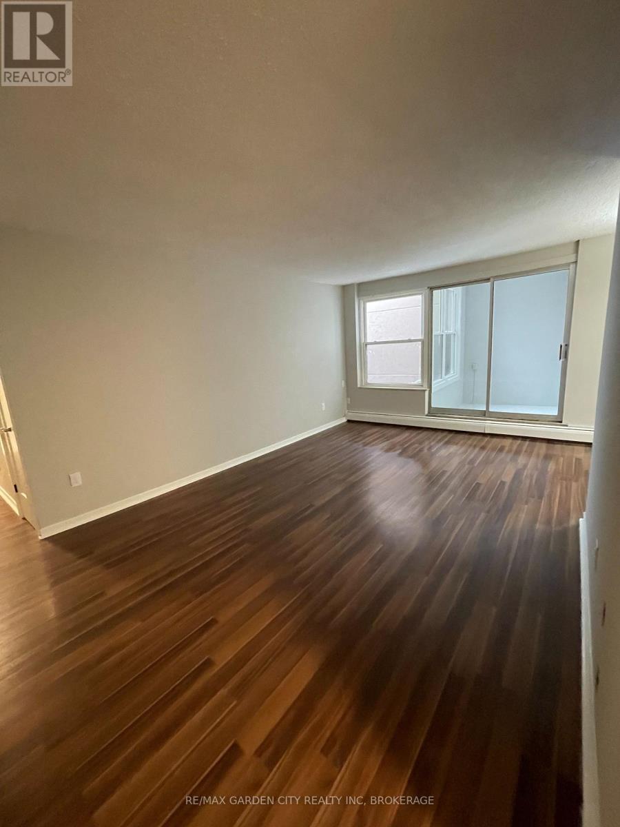 151 Plymouth Road, Welland (Lincoln/crowland), Ontario  L3B 3C8 - Photo 6 - X12793712