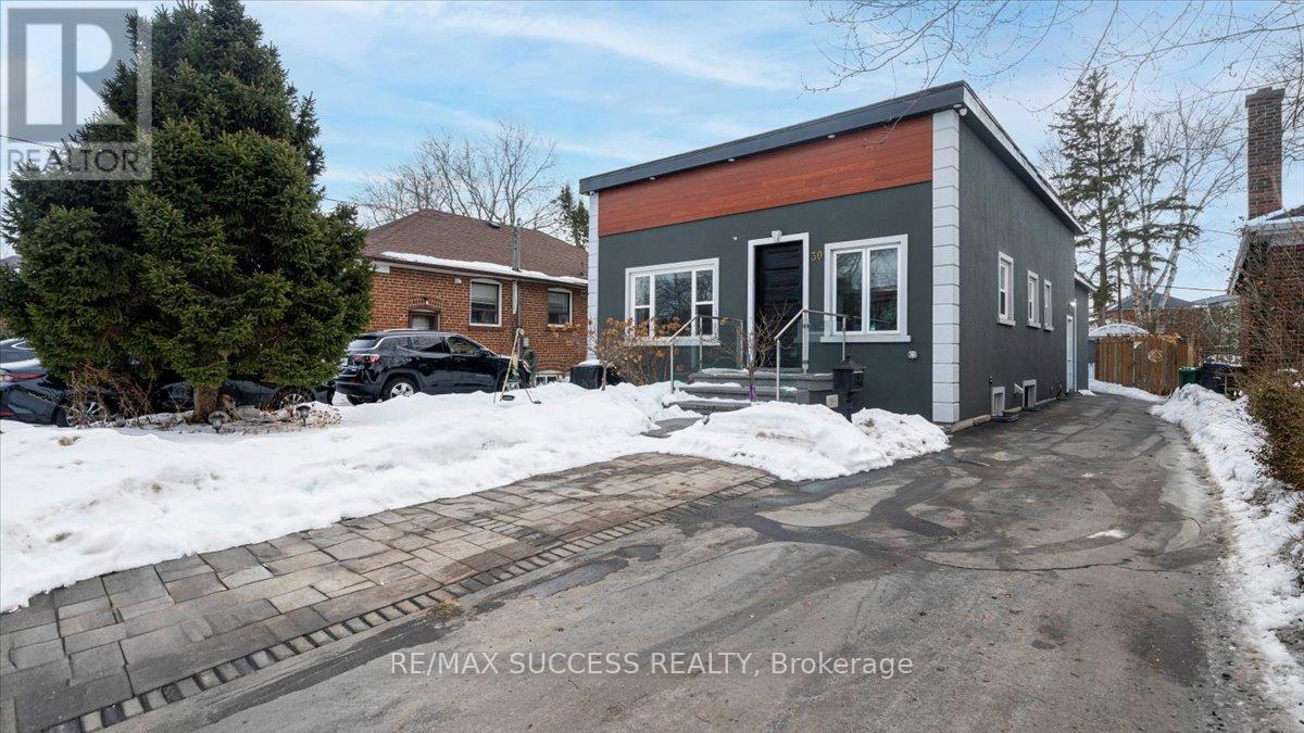 30 Maple Ave N Avenue, Mississauga, Ontario  L5H 2S1 - Photo 2 - W12789064