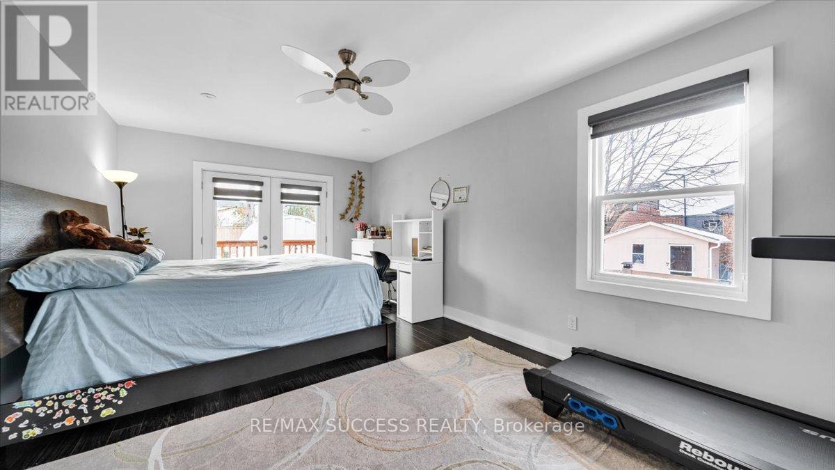 30 Maple Ave N Avenue, Mississauga, Ontario  L5H 2S1 - Photo 17 - W12789064