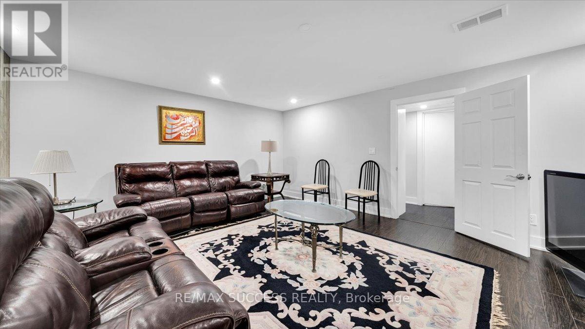 30 Maple Ave N Avenue, Mississauga, Ontario  L5H 2S1 - Photo 24 - W12789064